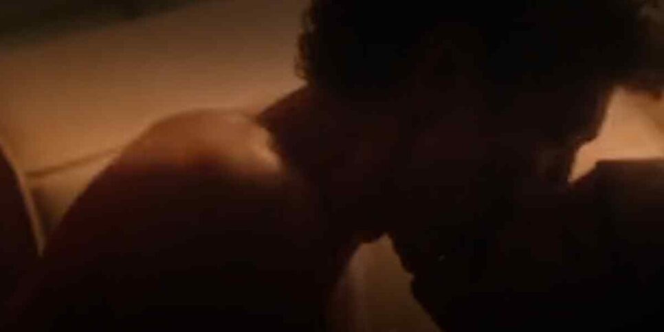 Cena da série Máscaras de oxigênio não cairão automaticamente (Foto: Reprodução / HBO Max)