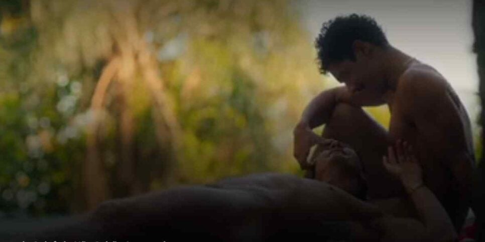 Johnny Massaro e Igor Fernandez em Máscaras de oxigênio não cairão automaticamente (Foto: Reprodução / HBO Max)