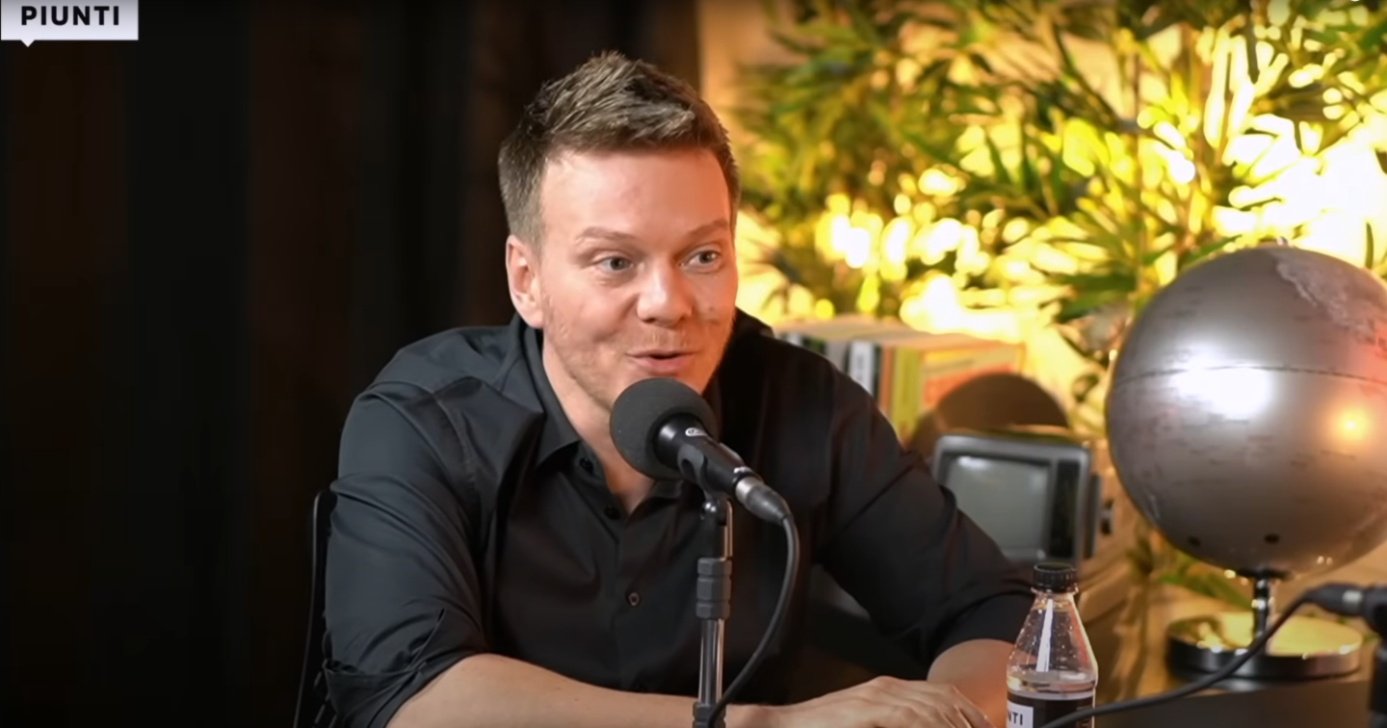 Michel Teló em entrevista com André Piunti (Foto: Reprodução/ YouTube/ André Piunti)