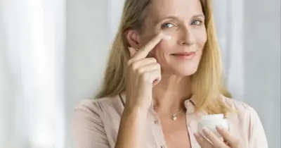 Pele bonita após os 60: Os 4 cremes faciais baratinhos mais recomendados para idosas