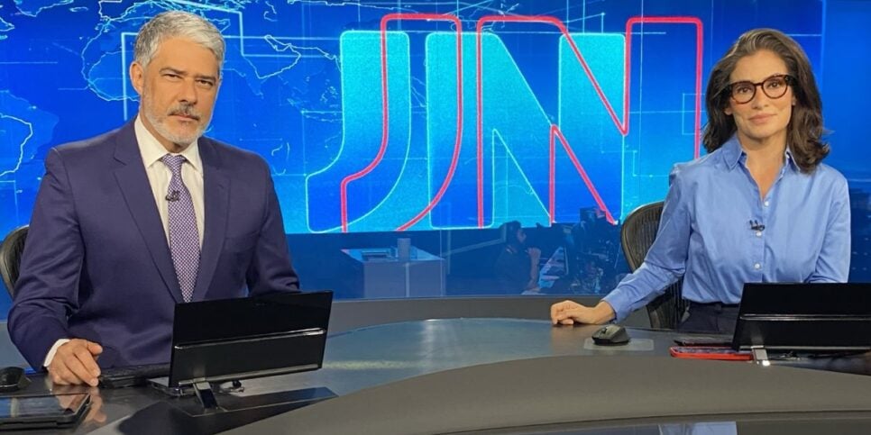 Jornal Nacional pode ter uma dança das cadeiras (Reprodução: Globoplay)