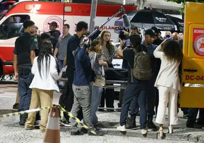 Corpo de Odete deixando o hotel em Vale Tudo (Foto: Thiago Martins / AgNews)

