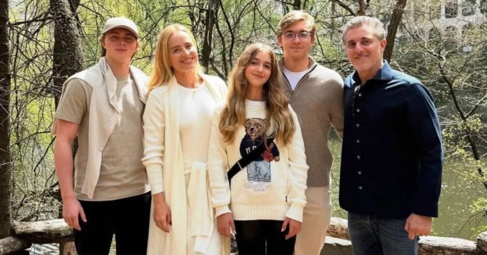 Luciano Huck ao lado da família - Foto: Instagram