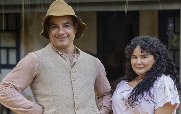 Zé dos Porcos e Maria Divina em Êta Mundo Melhor! (Foto: Reprodução / Globo)