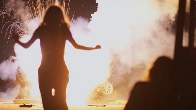 Vale Tudo: imagens inéditas de flashbacks mostram como aconteceu o acidente de carro envolvendo Heleninha e Leonardo (Foto: Reprodução / Globo)