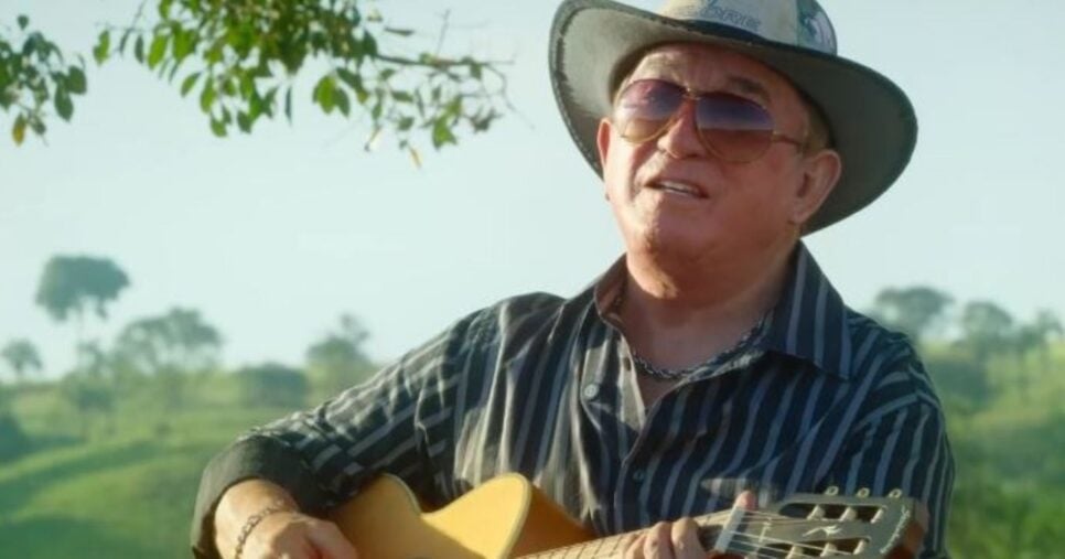 Cantor Amado Batista (Foto Reprodução/@amadobatistaoficial)