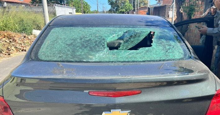 O carro do ator acabou sendo atingido por uma moto e ficou parcialmente danificado - Foto: Internet