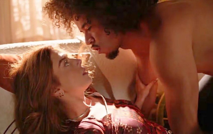 Kami (Giovanna Lancellotti) e Ryan (L7nnon) em cena de Dona de Mim (Foto: Reprodução / Globo)