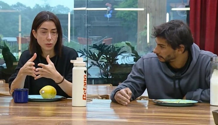 Michelle Barros e Shia em A Fazenda 17 (Foto: Reprodução / Record Plus)

