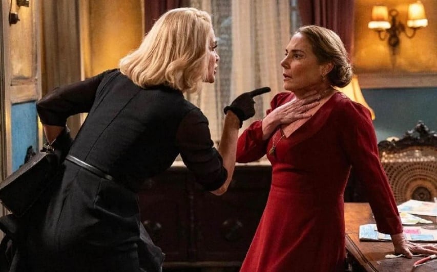 Sandra (Flávia Alessandra) e Zulma (Heloisa Périssé) em Êta Mundo Melhor! (Foto: Reprodução / Globo)