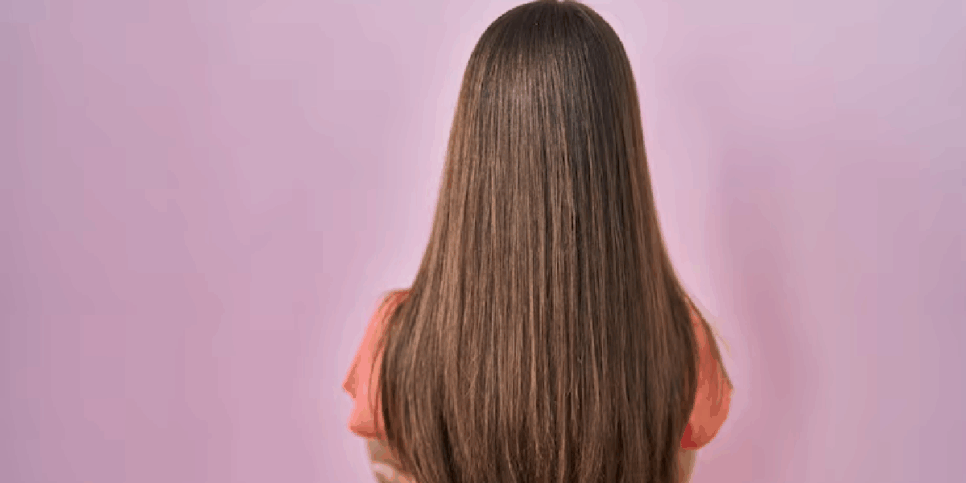 Liso da raiz às pontas (Foto: Reprodução/Freepik)