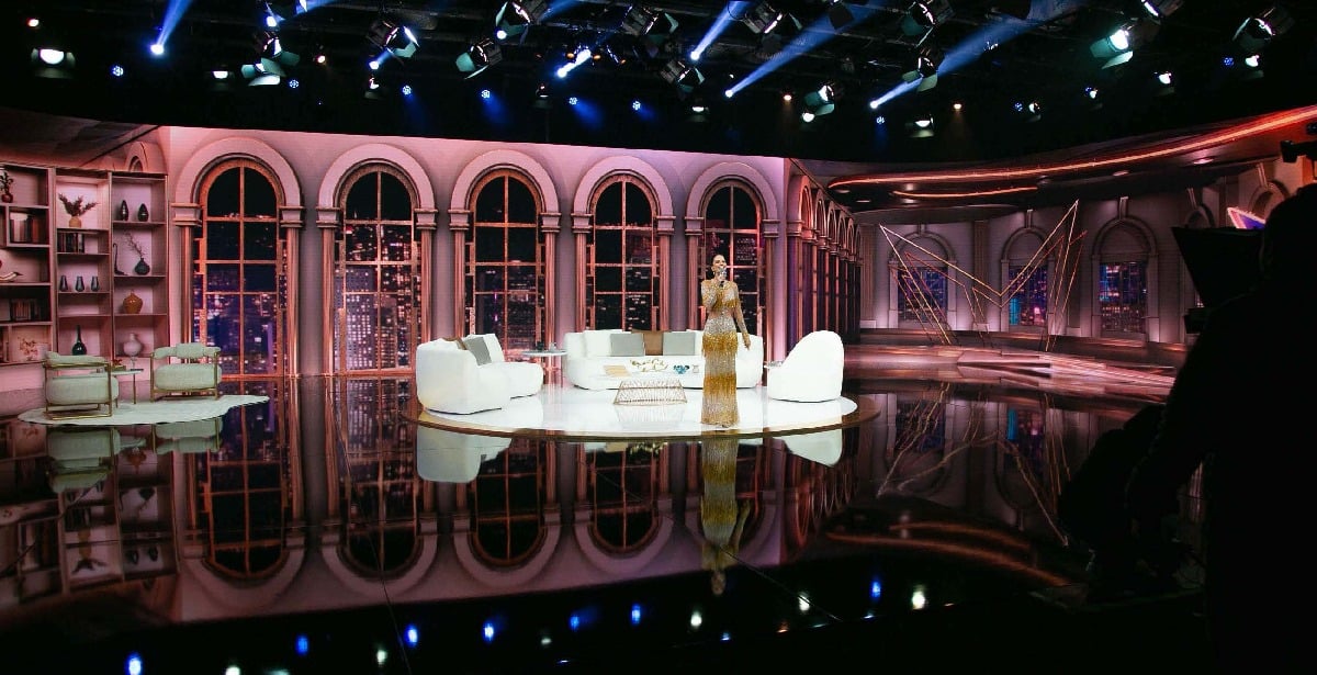 Daniela Albuquerque no novo cenário do Sensacional - crédito: Divulgação RedeTV!