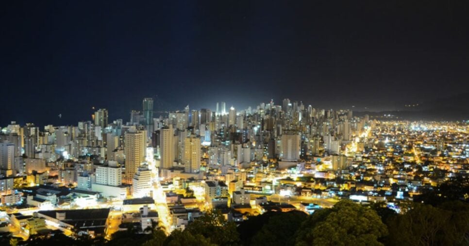 A cidade brasileira que dorme durante o dia e vive à noite (Foto: Reprodução/ Glamour Turismo)