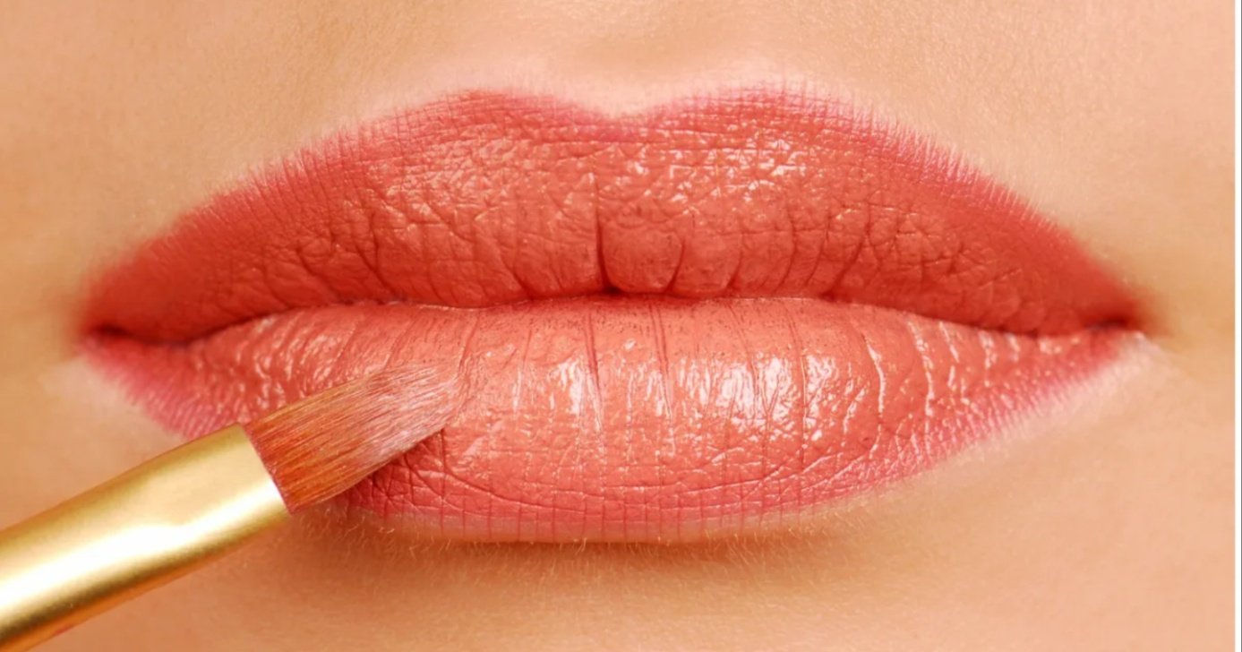 Bronzeado em destaque: 5 cores de batom que serão tendência (Foto: Reprodução/ Internet)