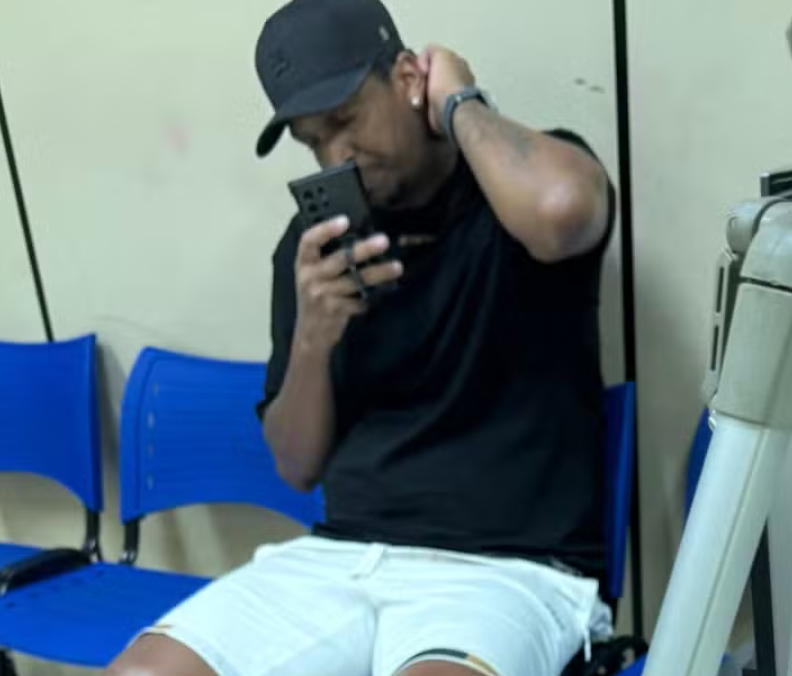 Jô deu entrada na 16ª DP, na Barra da Tijuca, para o cumprimento da decisão  - Foto: Portal O Globo