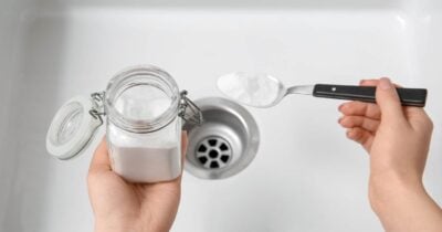 Ilustração mistura bicarbonato de sódio e vinagre (Foto: Canva)