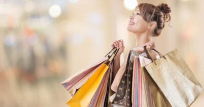 Ilustração mulher em shopping (Foto: Canva)