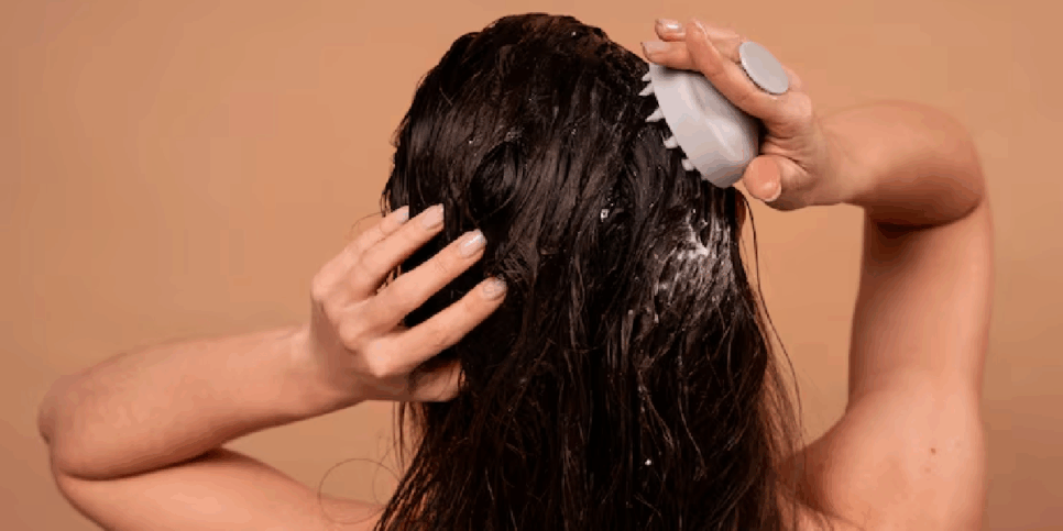 Hidratando os fios (Foto: Reprodução/ Freepik)