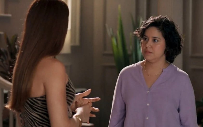 Arminda (Grazi Massafera) e Cláudia (Lorrana Moussinho) em Três Graças (Foto: Reprodução / Globo)