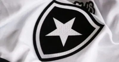 Botafogo se antecipa no mercado e prepara volante R$ 50M como 1º reforço de 2026