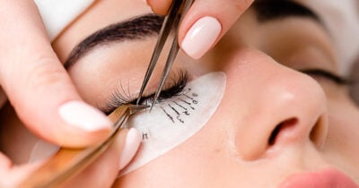 Dicas para prolongar a extensão de cílios (Foto: Divulgação)