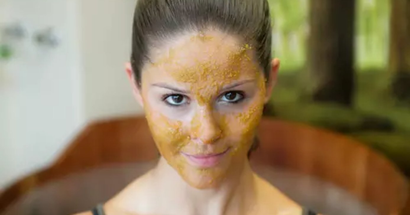 Máscara de açúcar remove cravos (Foto: Divulgação)