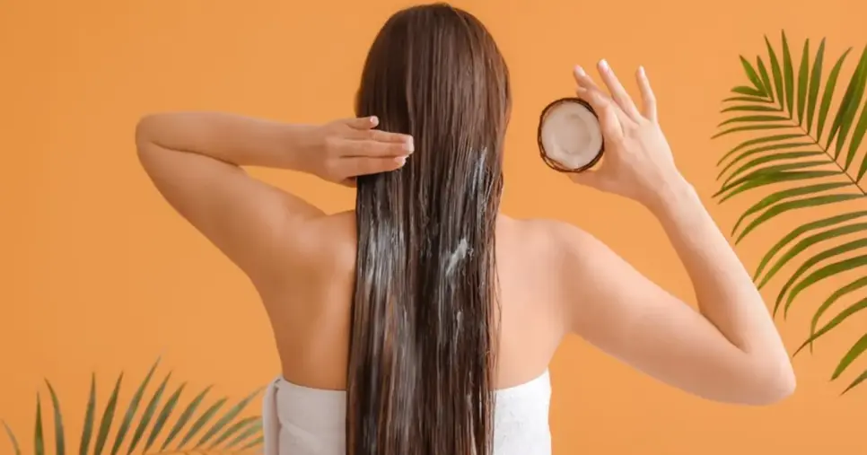 Óleo de coco serve para escurecer fios dos cabelos (Foto: L'Oreal Paris) Óleo de coco serve para escurecer fios dos cabelos (Foto: L'Oreal Paris)
