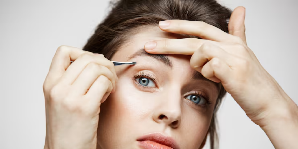 Limpando os pelos (Foto: Reprodução/ Freepik)