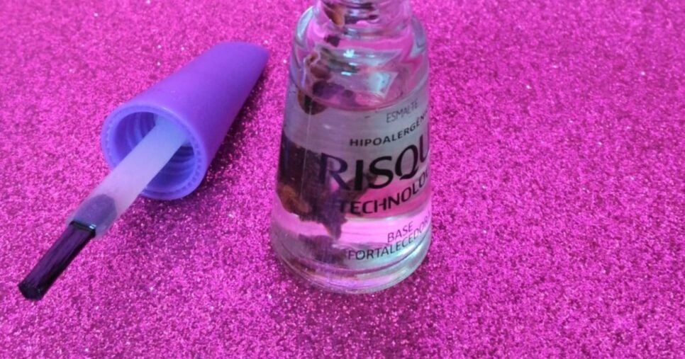 Base com cravo (Foto: Reprodução/ TaChik)