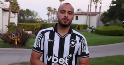 Botafogo pode contratar substituto para Arthur Cabral (Foto: Botafogo TV)