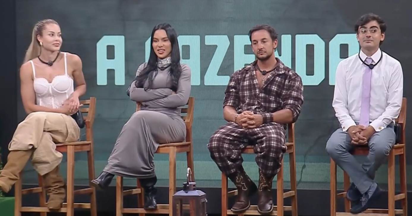Saory Cardoso, Tamires Assis, Luiz Otávio Mesquita e Dudu Camargo em A Fazenda 17 (Foto: Reprodução / Record)