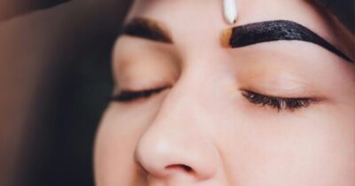 Sobrancelha com henna (Foto: Freepik)