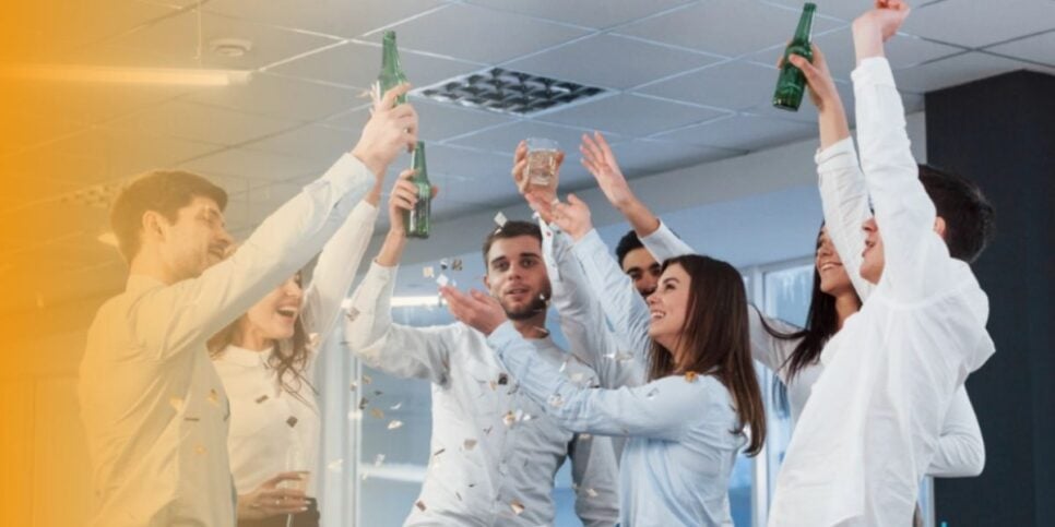 Tome cuidado em suas atitudes na confraternização da empresa (Reprodução: Montagem TV Foco)