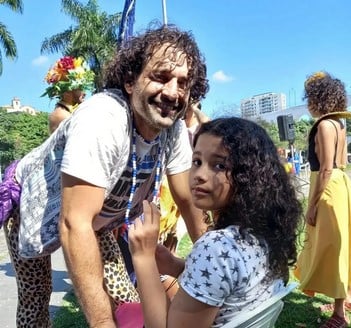 Aos 13 anos, Flor é fruto de um casamento passado de Daniel Ávila com a atriz Karla Tenório (Foto: Reprodução / Purepeople)