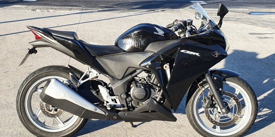Honda CBR 250 R na faixa dos R$15 mil (Reprodução: Divulgação)