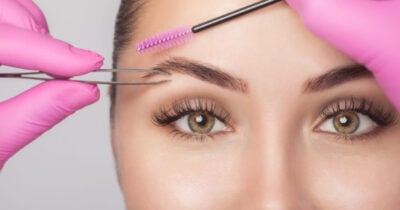 Itens que toda mulher tem em casa que podem consertar falhas em sobrancelhas (Foto: Divulgação)