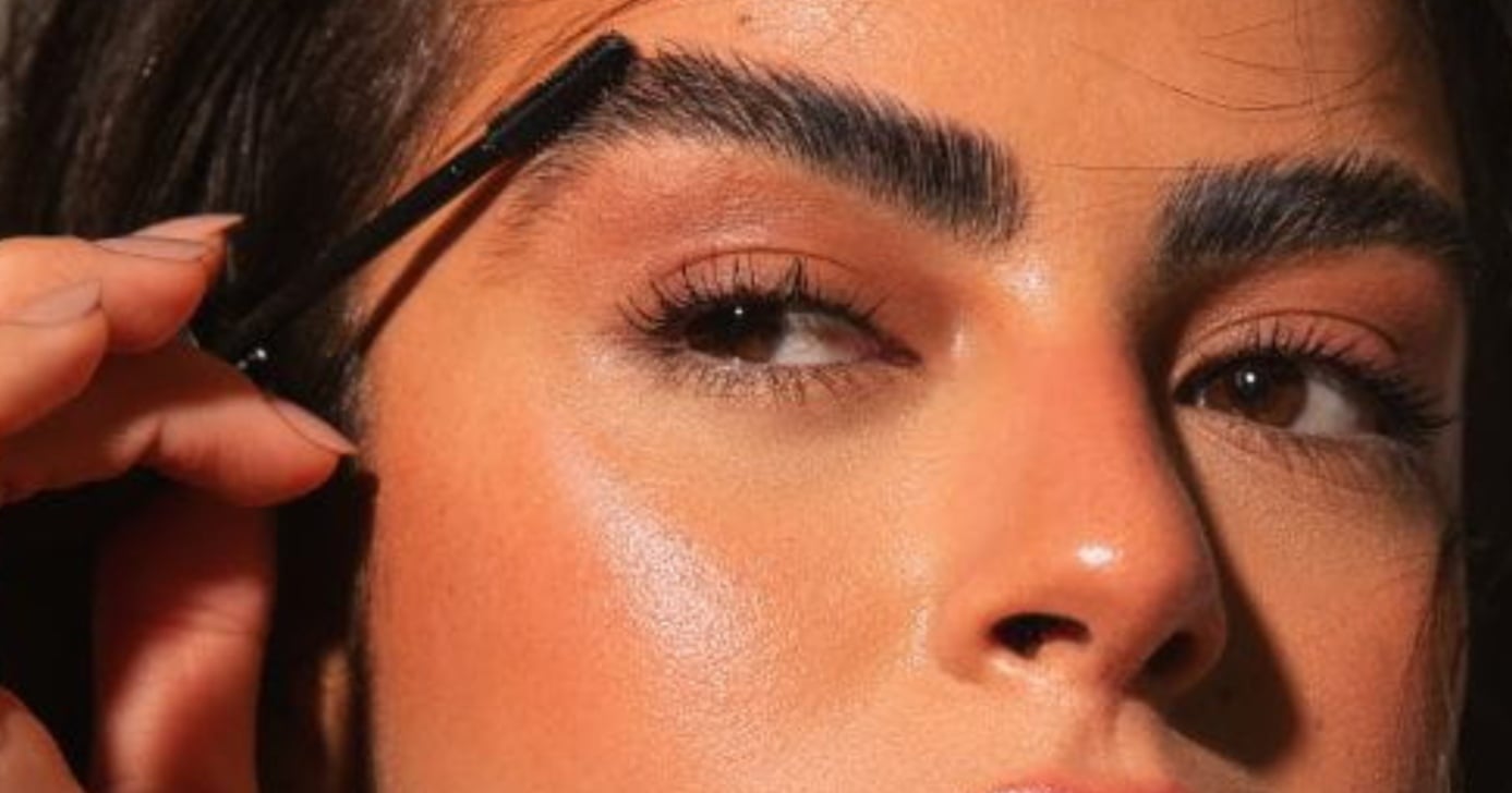 Sobrancelhas cheias sem micropigmentação (Foto: Reprodução/ Internet)