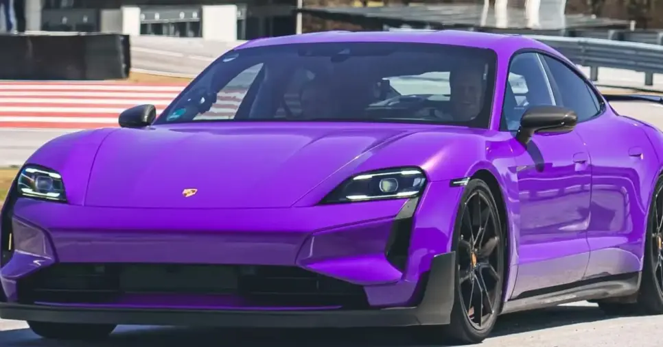 Porsche Taycan GT (Foto Reprodução/YouTube)
