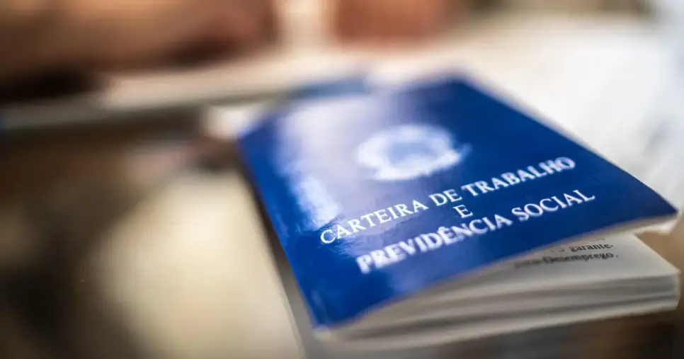 Carteira de trabalho (Foto: Canva) Carteira de trabalho (Foto: Canva)