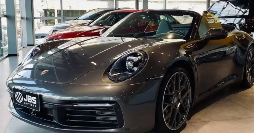 Porsche 911 Carrera Cabriolet (Foto Reprodução/YouTube)