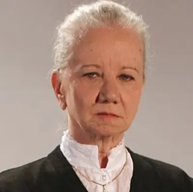 Como a governanta Helga Beethoven em Floribella (Foto: Reprodução / Instagram) 