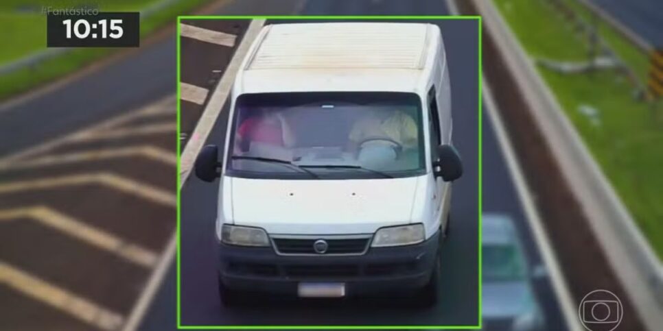 Câmera flagra pessoas sem o cinto de segurança (Reprodução: Fantástico)