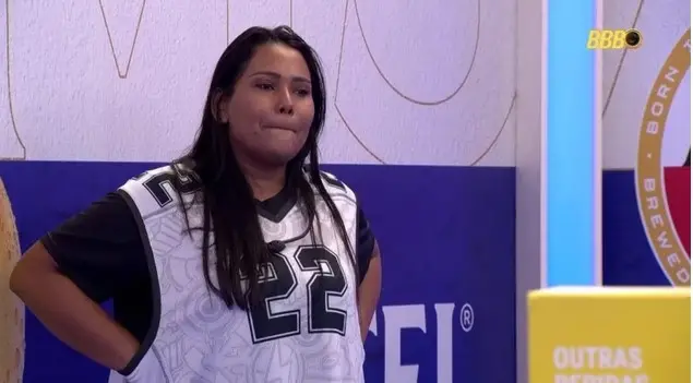 Chaiany é repreendida por Tadeu após se chamar de burra (Foto: Reprodução / Globo) Chaiany é repreendida por Tadeu após se chamar de burra (Foto: Reprodução / Globo)
