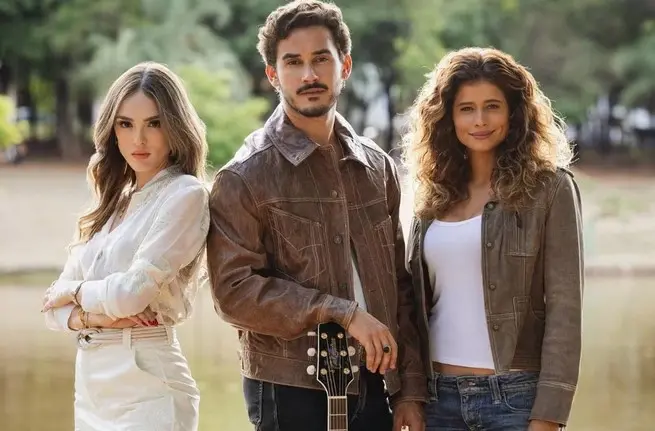 Isabelle Drummond, Filipe Bragança e Isadora Cruz em Coração Acelerado (Foto: Reprodução / Globo)