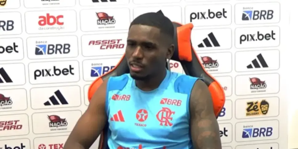 Evertton Araújo deve ganhar mais chances no Flamengo em 2026 (Reprodução: Coluna do Fla / Youtube)