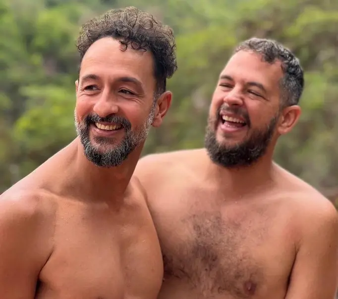 Irandhir em viajem romântica com o amado (Foto: Reprodução / Instagram)