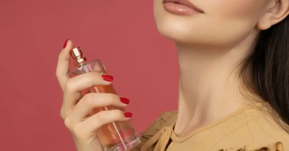 Como fazer o perfume exalar por 24 horas na pele - Foto: Internet Como fazer o perfume exalar por 24 horas na pele - Foto: Internet