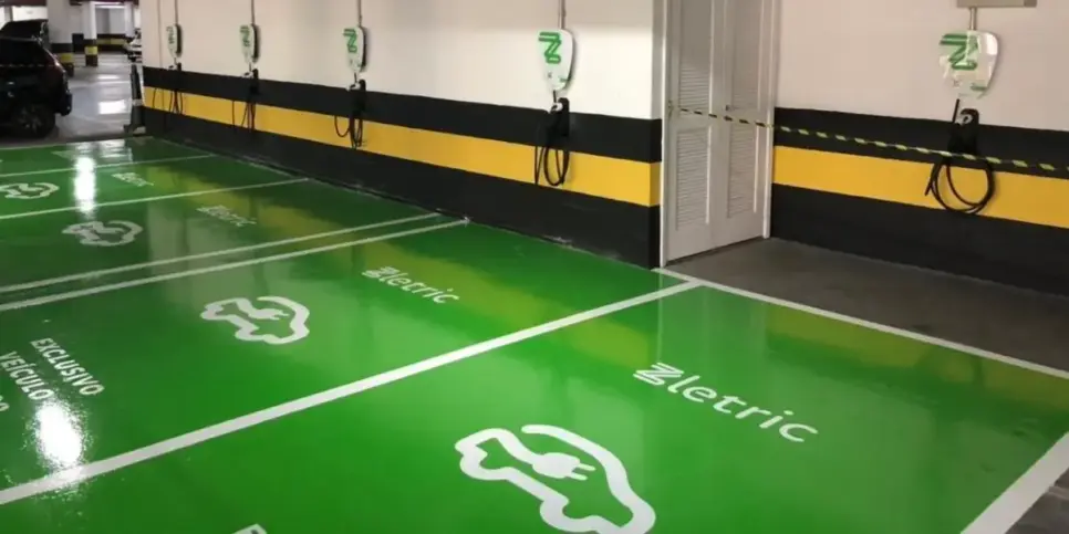 Vaga exclusiva para carros elétricos e híbridos (Reprodução: Divulgação) Vaga exclusiva para carros elétricos e híbridos (Reprodução: Divulgação)