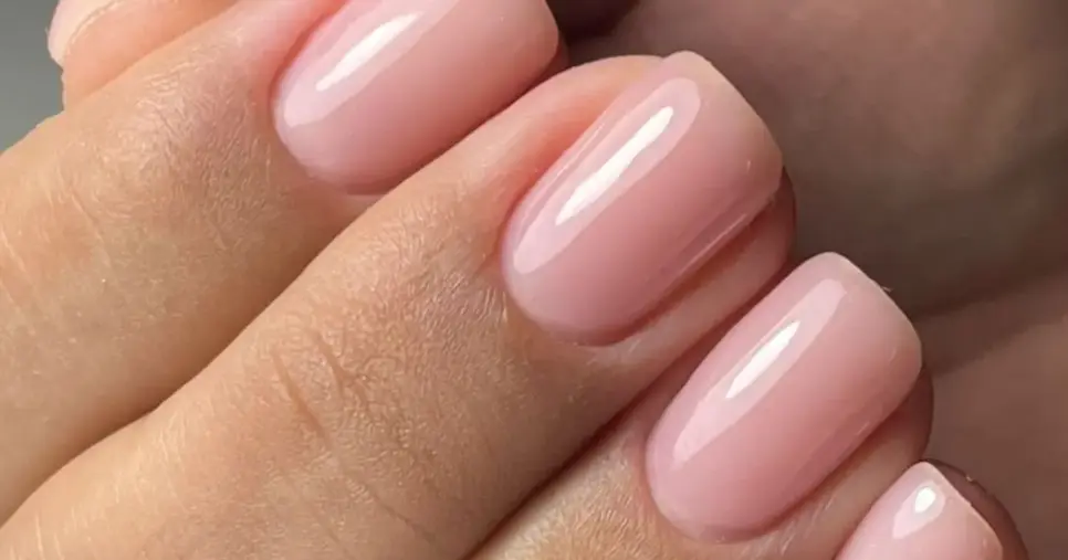 Esmalte rosa claro (Foto: Reprodução/Internet)