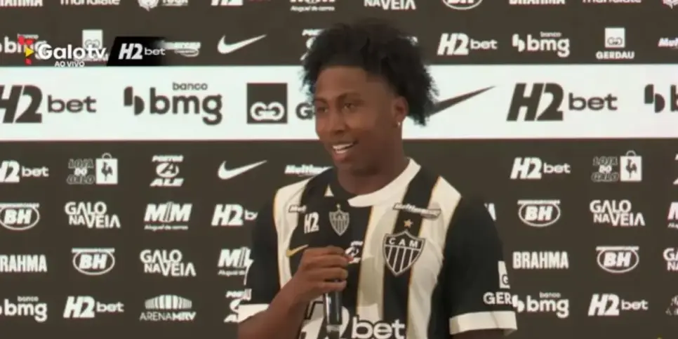Preciado sendo criticado pelos torcedores do Atlético-MG (Reprodução: Galo TV / Youtube) Preciado sendo criticado pelos torcedores do Atlético-MG (Reprodução: Galo TV / Youtube)